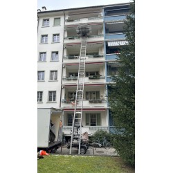 Möbellift auf Anhänger 21m